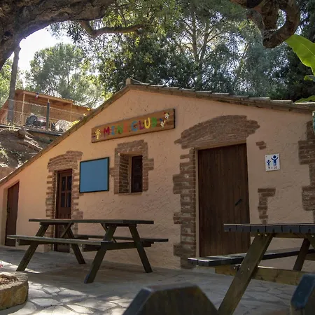 Wooden With Parking Casa de Férias Tarragona